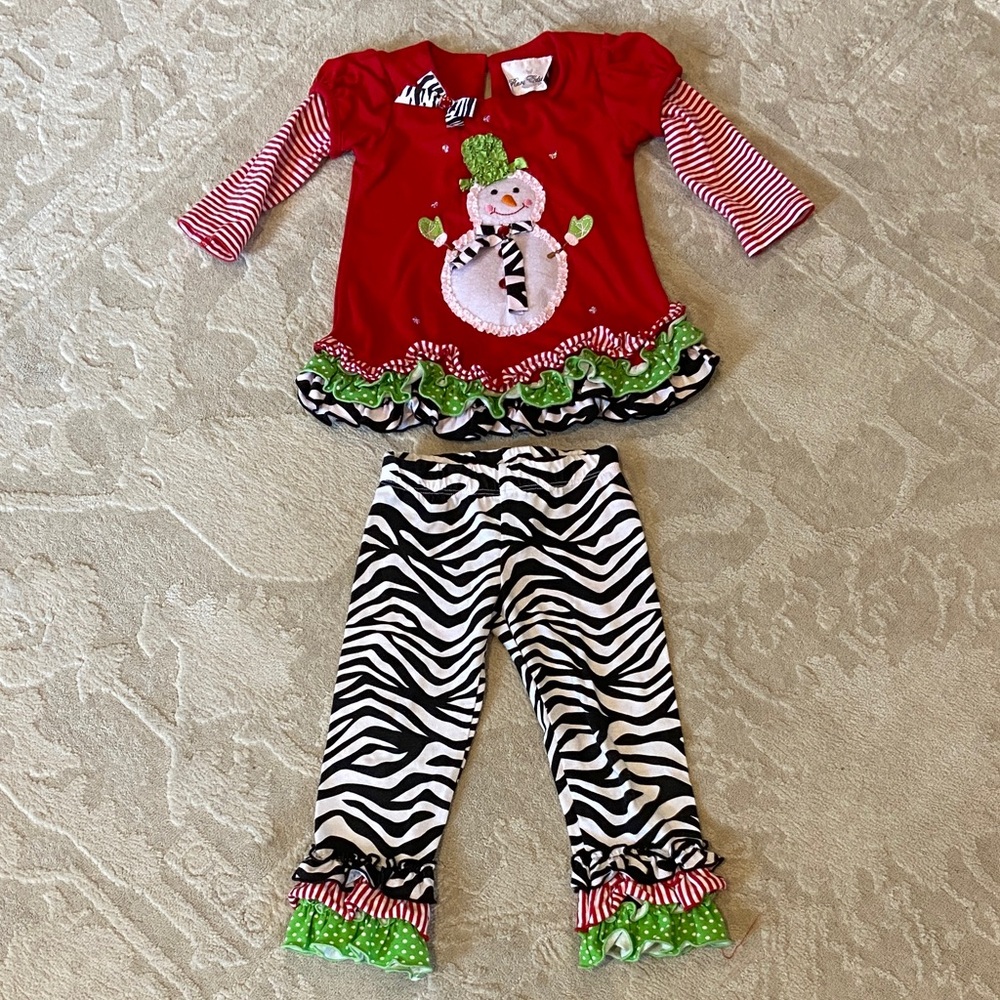 RARE EDITIONS Girl 2T
Zebra Print Snowman top and  Leggings!
Good condition!!